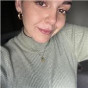 Soy Paula, tengo 22 años y estudio Educación Infantil. Soy una persona responsable, cariñosa, amable y atenta.